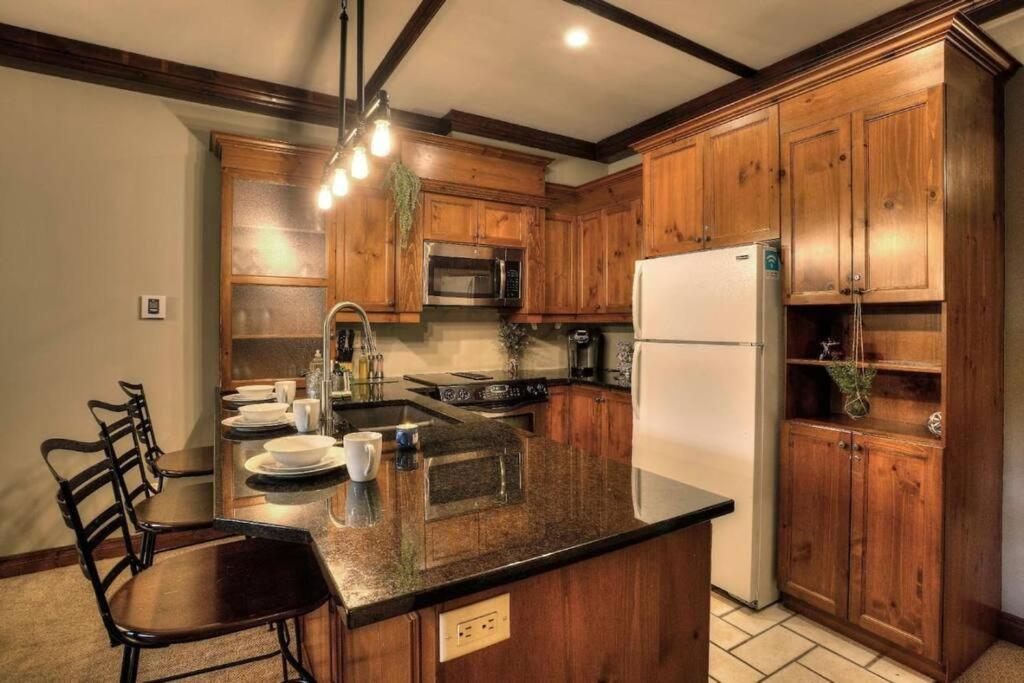 Les Manoirs Wpool & Hot Tub Near Village 110-7 Mont-Tremblant Exteriör bild